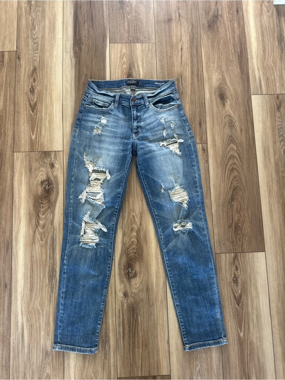 Judy Blue women’s Distressed boyfriend fit Jeans size 3/26